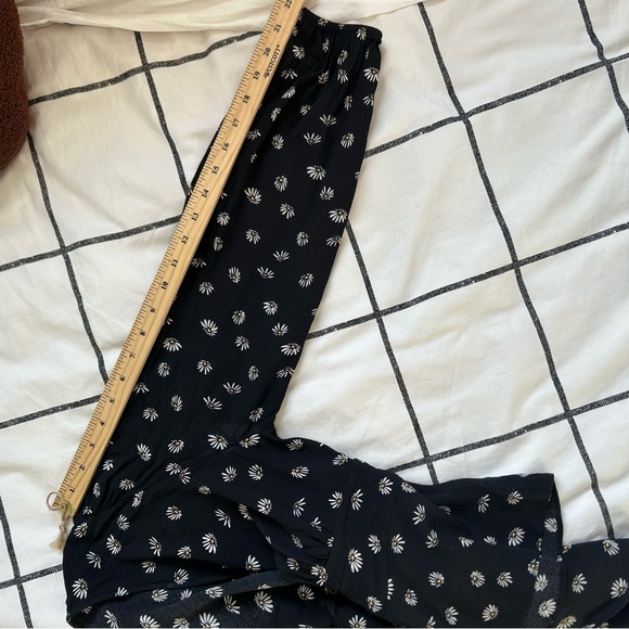 Aritzia Wilfred Daisy Button Up Blouse Size Medium - Picture 9 of 10